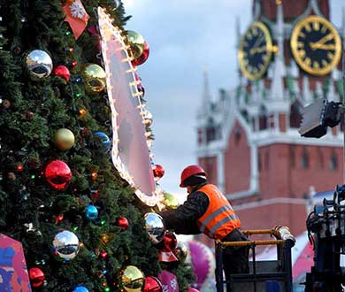 Монтаж больших ёлок в Костанае